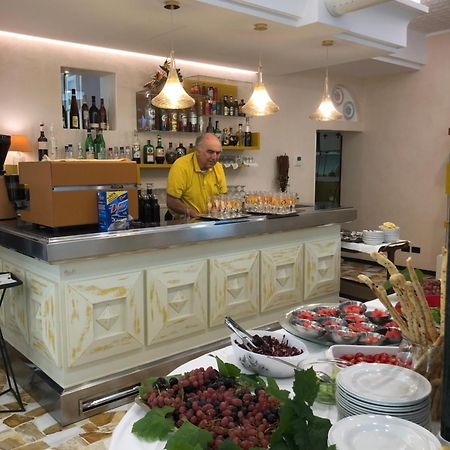 Hotel Lazzarini เบลลาเรีย-อีเจอา มารีนา ภายนอก รูปภาพ
