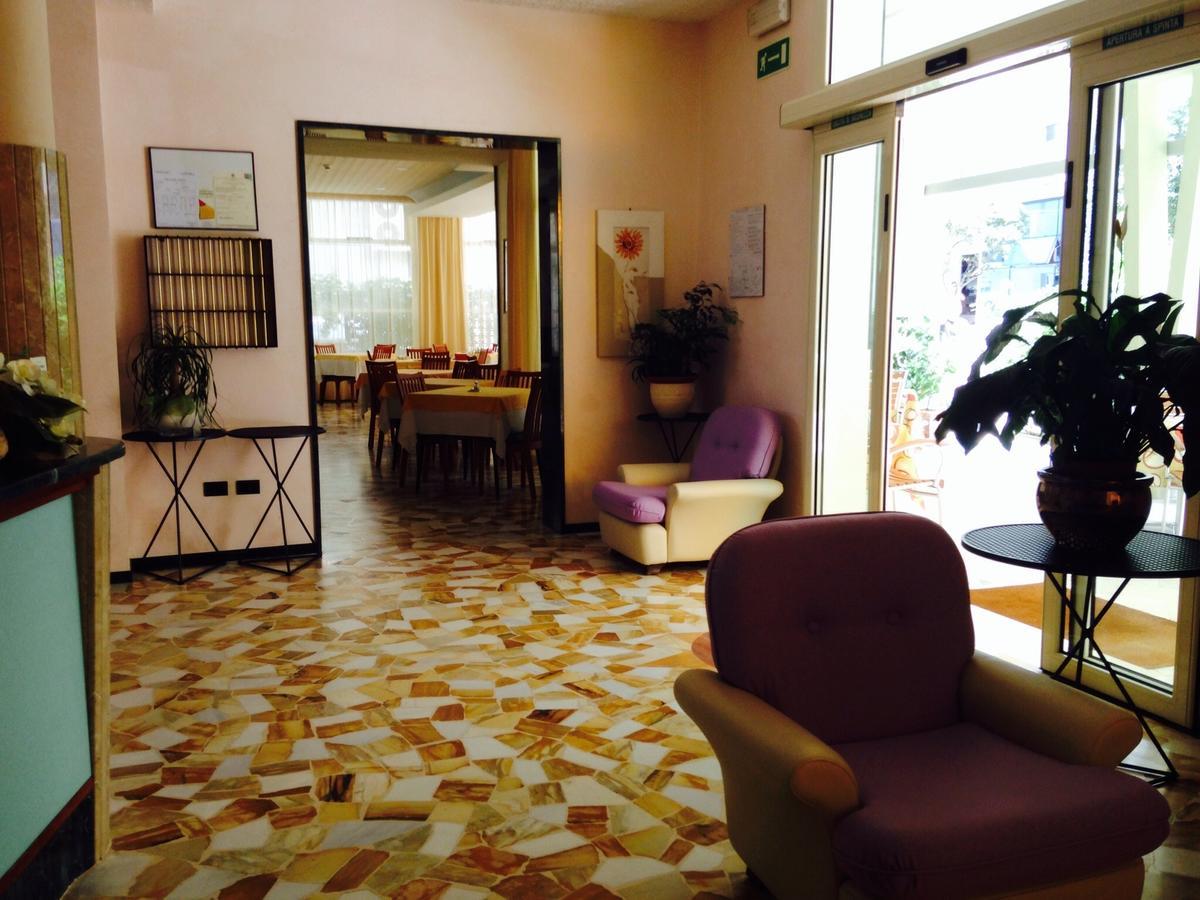 Hotel Lazzarini เบลลาเรีย-อีเจอา มารีนา ภายนอก รูปภาพ