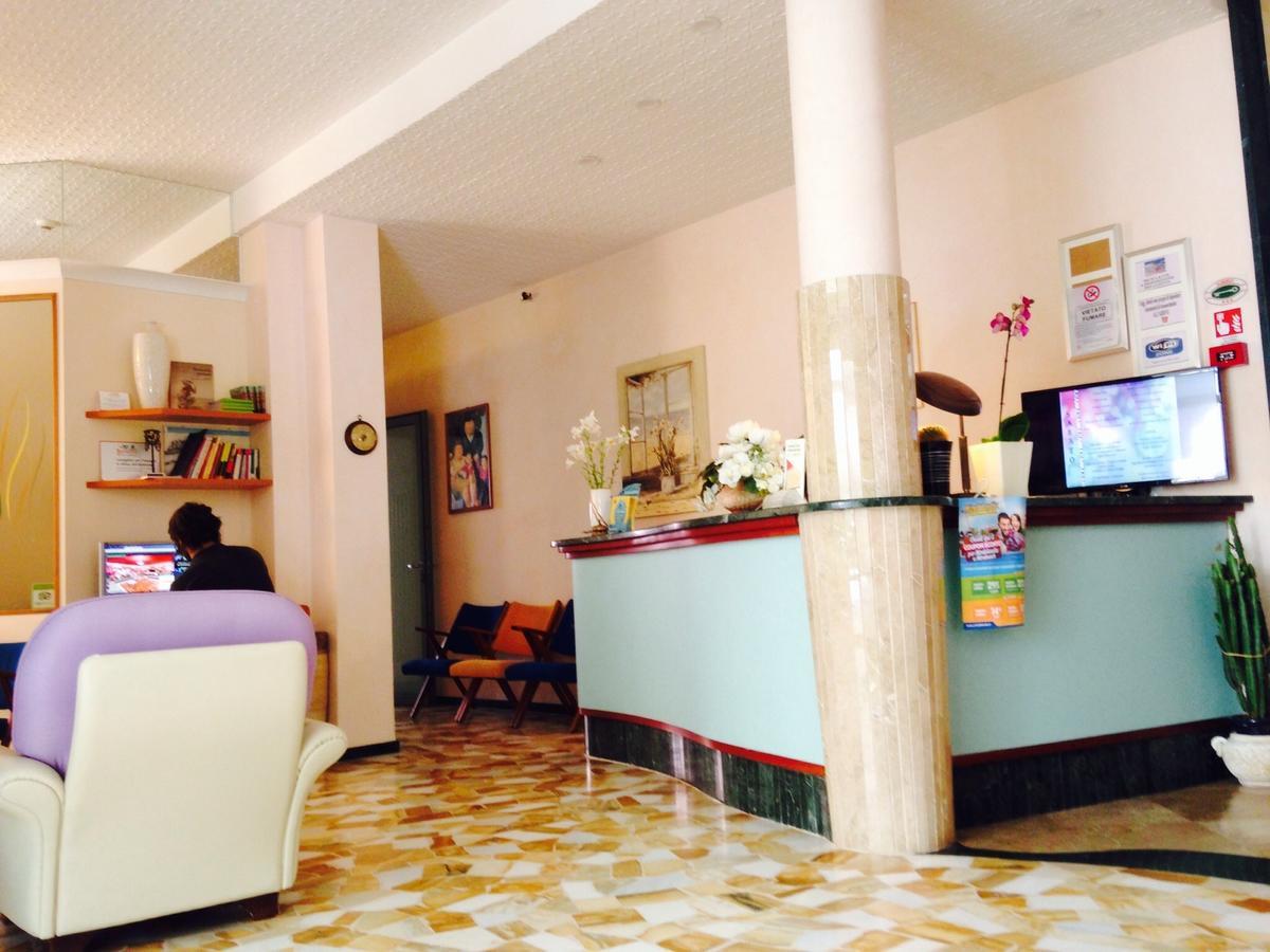 Hotel Lazzarini เบลลาเรีย-อีเจอา มารีนา ภายนอก รูปภาพ