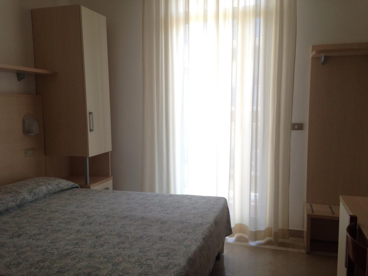 Hotel Lazzarini เบลลาเรีย-อีเจอา มารีนา ภายนอก รูปภาพ