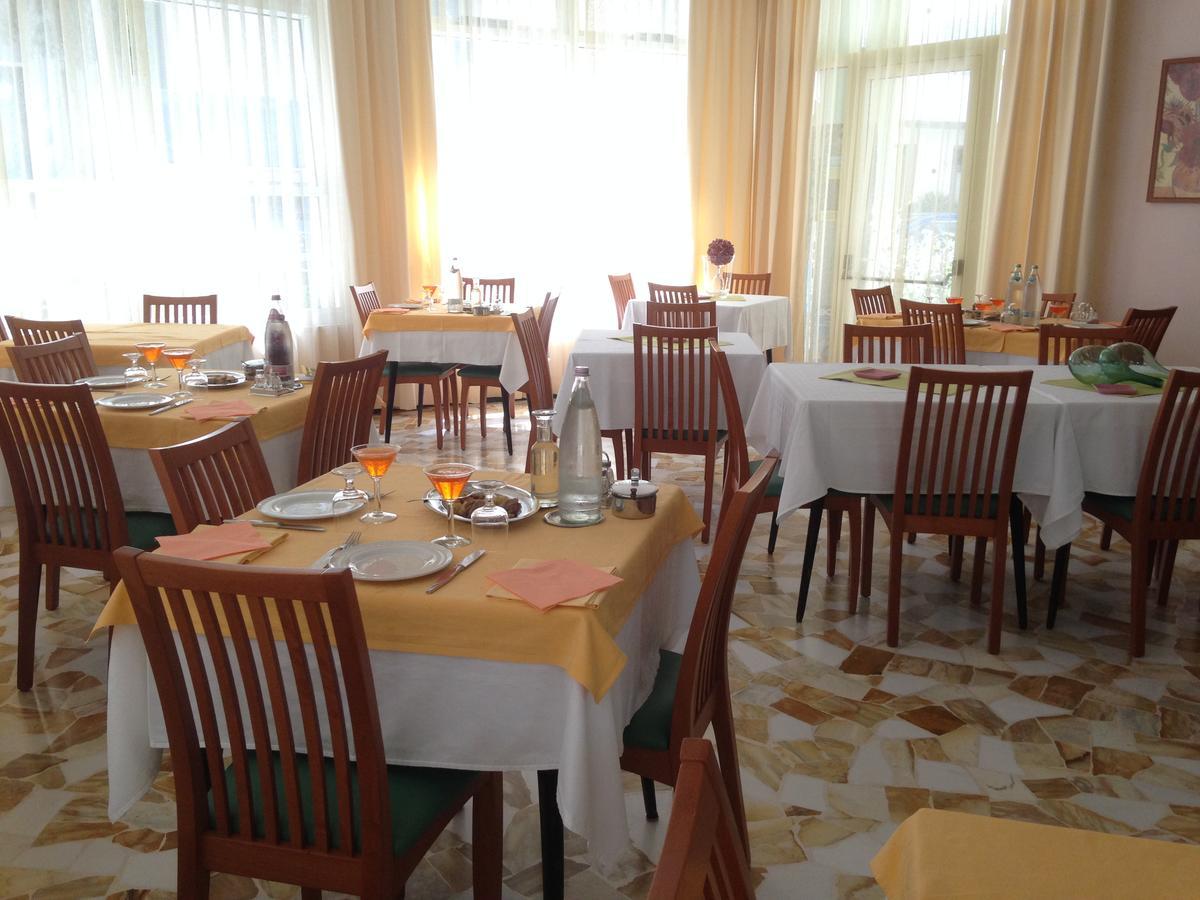 Hotel Lazzarini เบลลาเรีย-อีเจอา มารีนา ภายนอก รูปภาพ